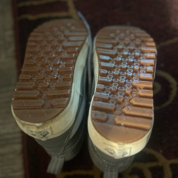 Women’s Vans high top outdoor shoes - Picture 4 of 5